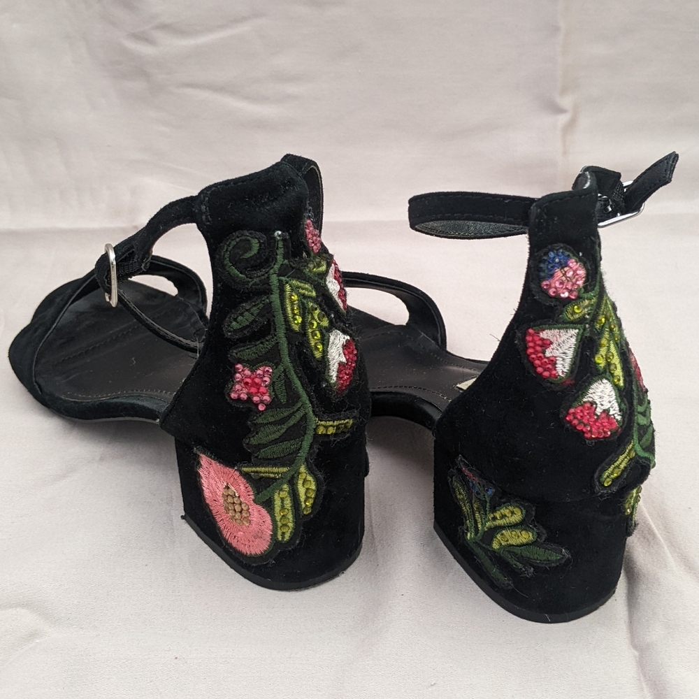 Black Flowery Sandals With Beads Steve Madden Size 8.5
